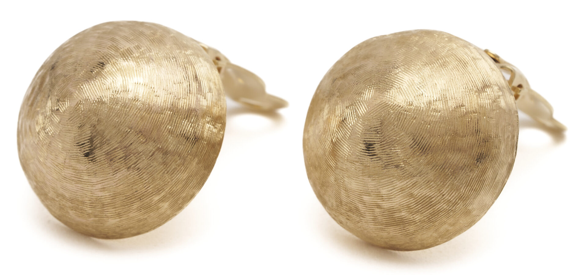 Lot 973: Pr. 14K Brushed Gold Button Earrings & 14K Brushed Gold Round Brooch