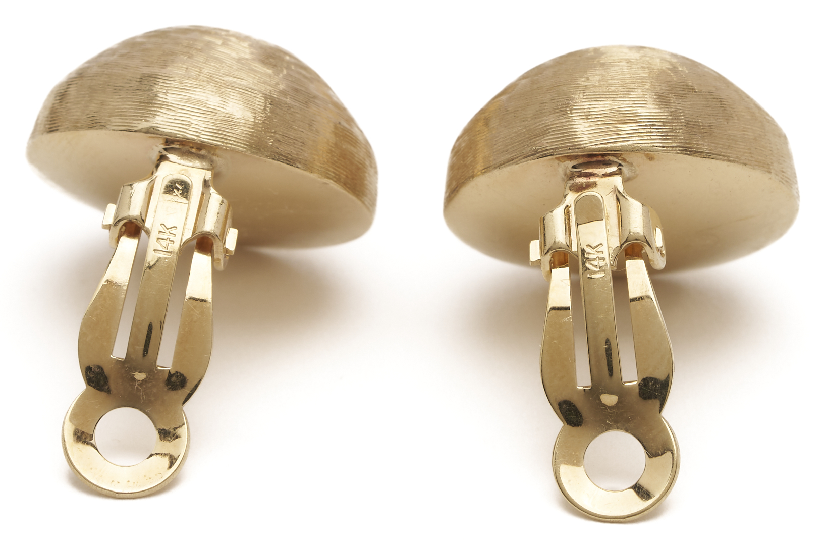 Lot 973: Pr. 14K Brushed Gold Button Earrings & 14K Brushed Gold Round Brooch