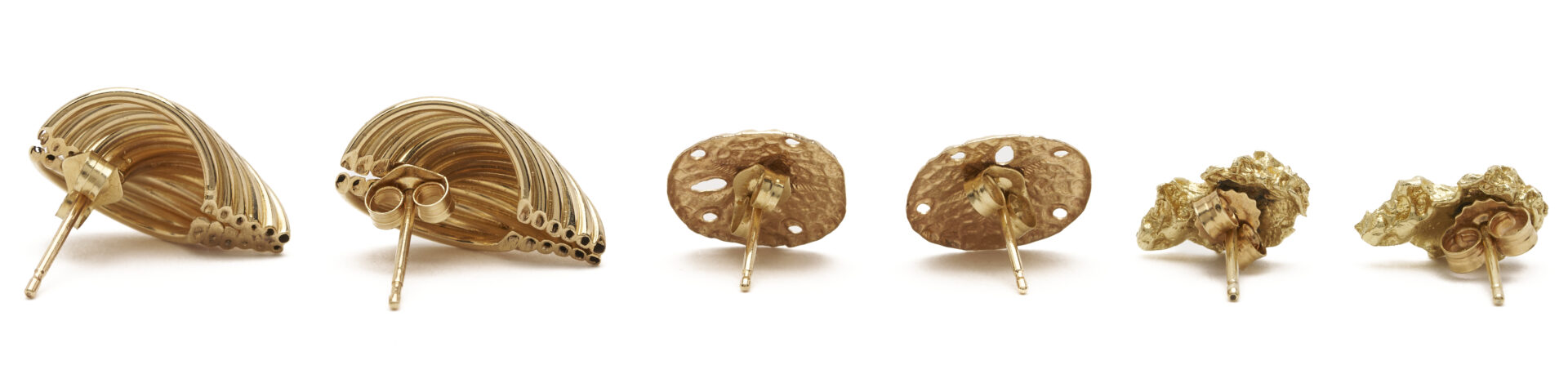Lot 975: 5 Pairs 14K Gold Earrings