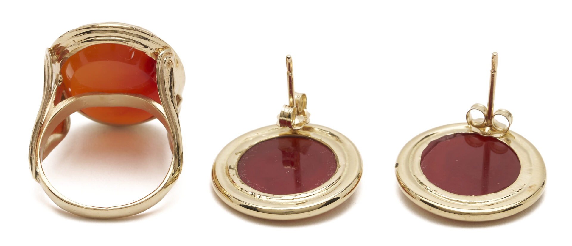 Lot 996: 6 Pcs. Carnelian and Yellow Gold Jewelry