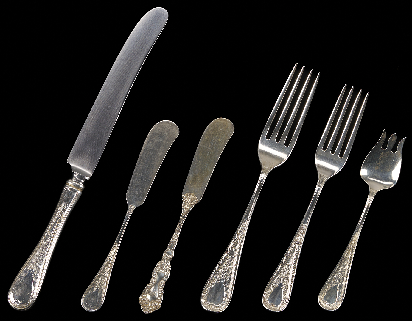 Lot 99: 96 pcs Sterling Flatware, mostly Gorham Hindostanee