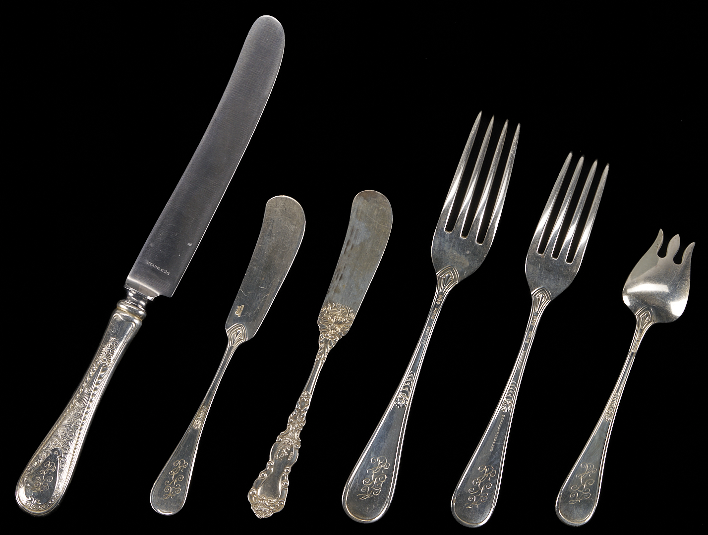 Lot 99: 96 pcs Sterling Flatware, mostly Gorham Hindostanee