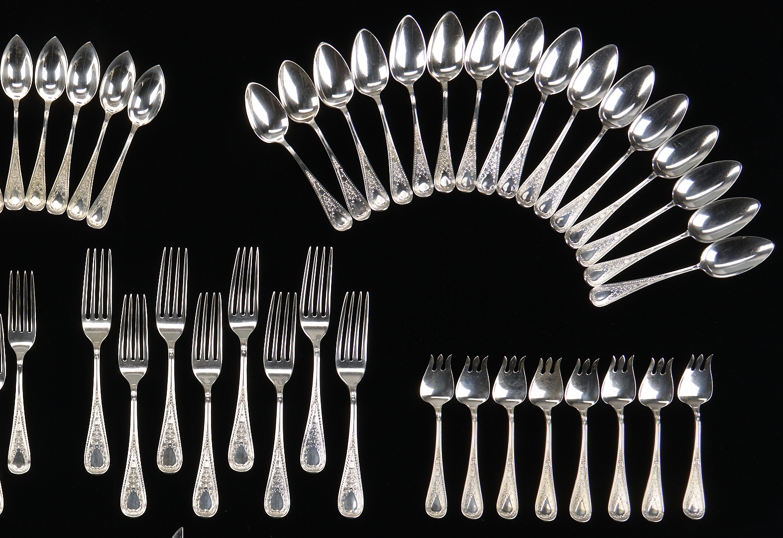 Lot 99: 96 pcs Sterling Flatware, mostly Gorham Hindostanee