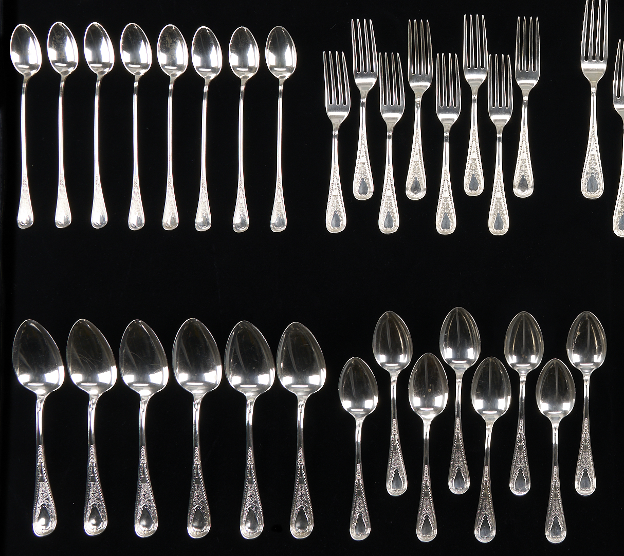 Lot 99: 96 pcs Sterling Flatware, mostly Gorham Hindostanee
