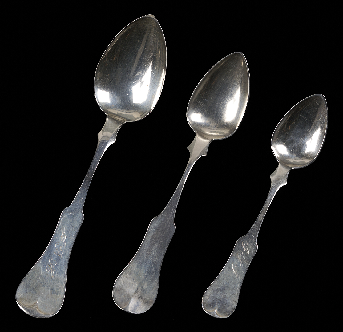 Lot 1003: 16 pcs Flatware incl. Paris KY Coin Silver