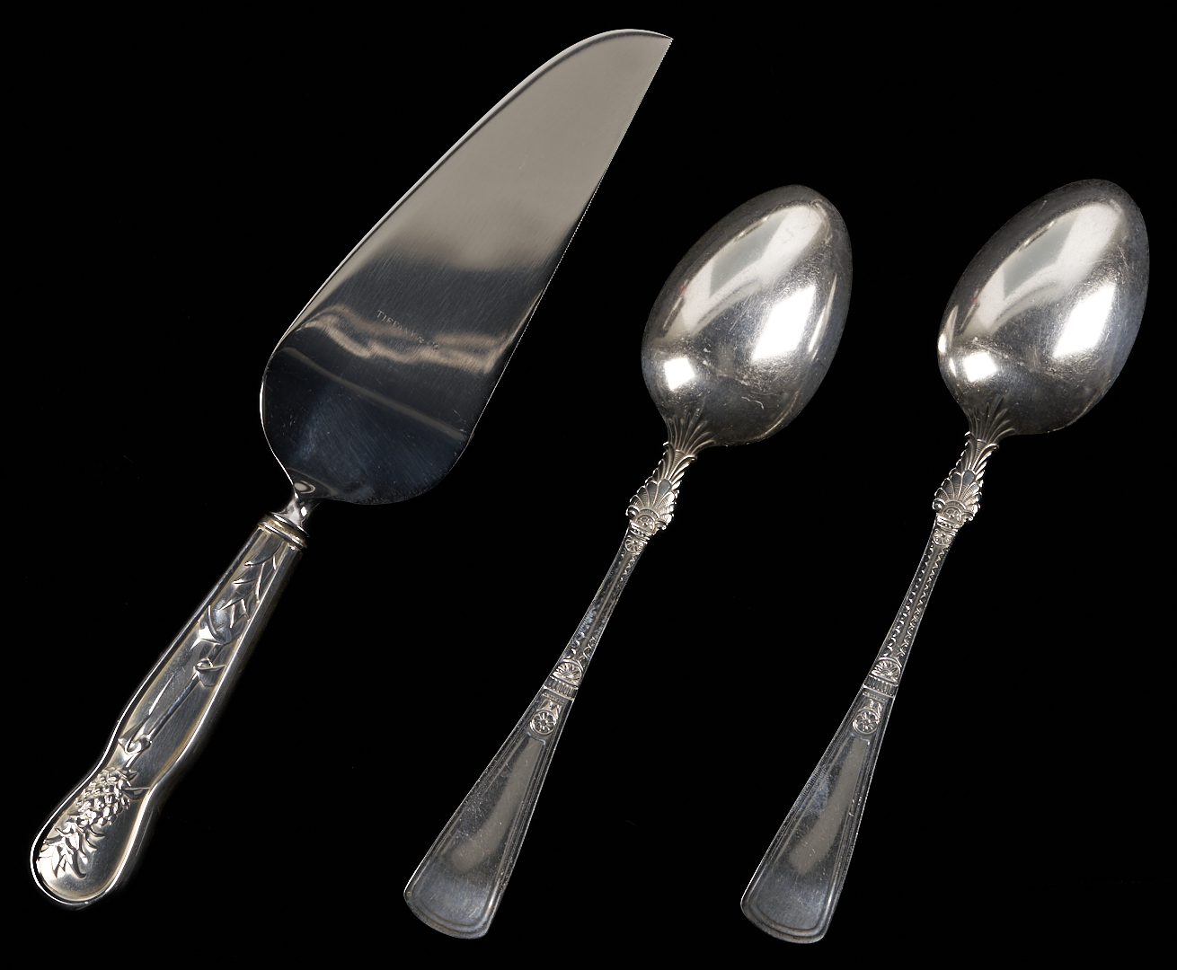 Lot 1009: Shreve Sterling Bread Tray plus 5 pcs flatware