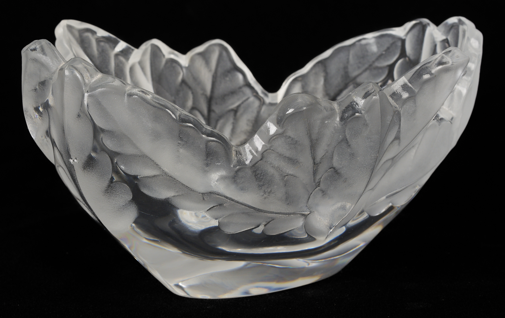 Lot 1013: 2 Lalique Bowls: Mesanges and Compiegne