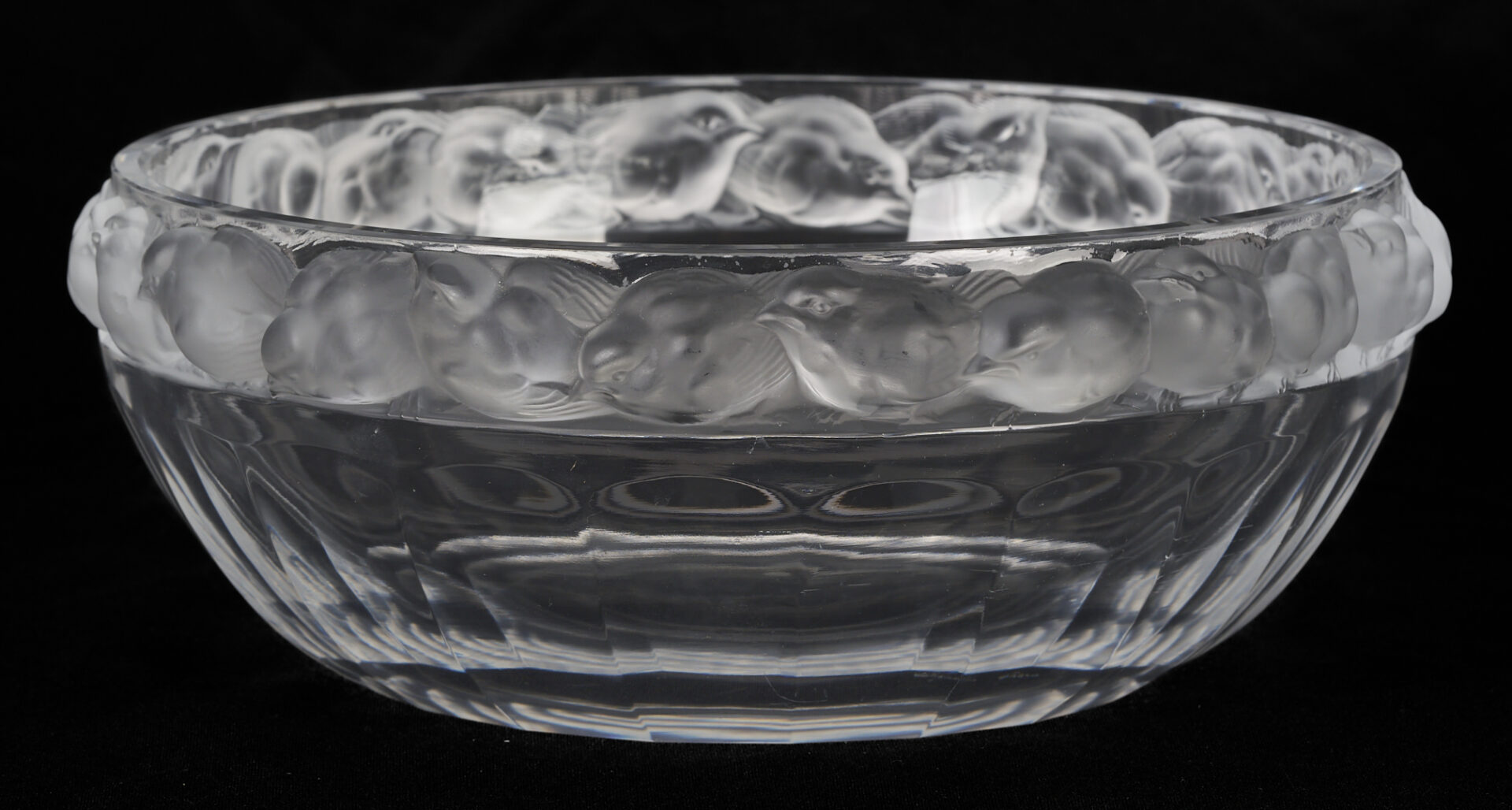 Lot 1013: 2 Lalique Bowls: Mesanges and Compiegne