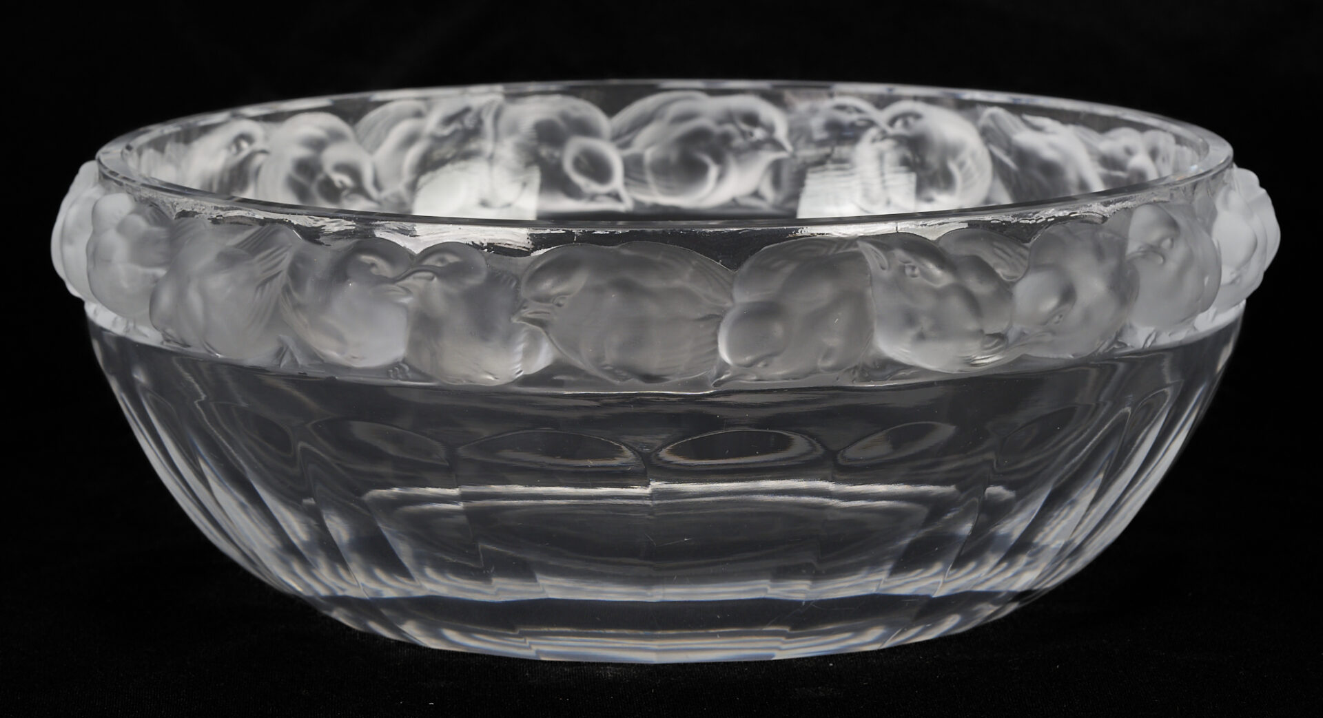 Lot 1013: 2 Lalique Bowls: Mesanges and Compiegne