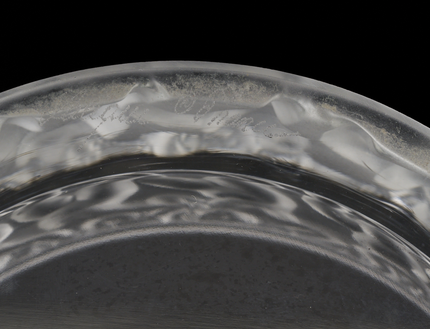 Lot 1015: Three Lalique Items: “Figuera” Vase, “Elizabeth Bowl”, “Enfants” Dresser Box