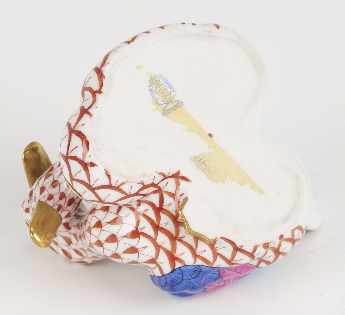 Lot 1073: 8 Porcelain & Hardstone Figures: Herend, Royal Doulton, Birds