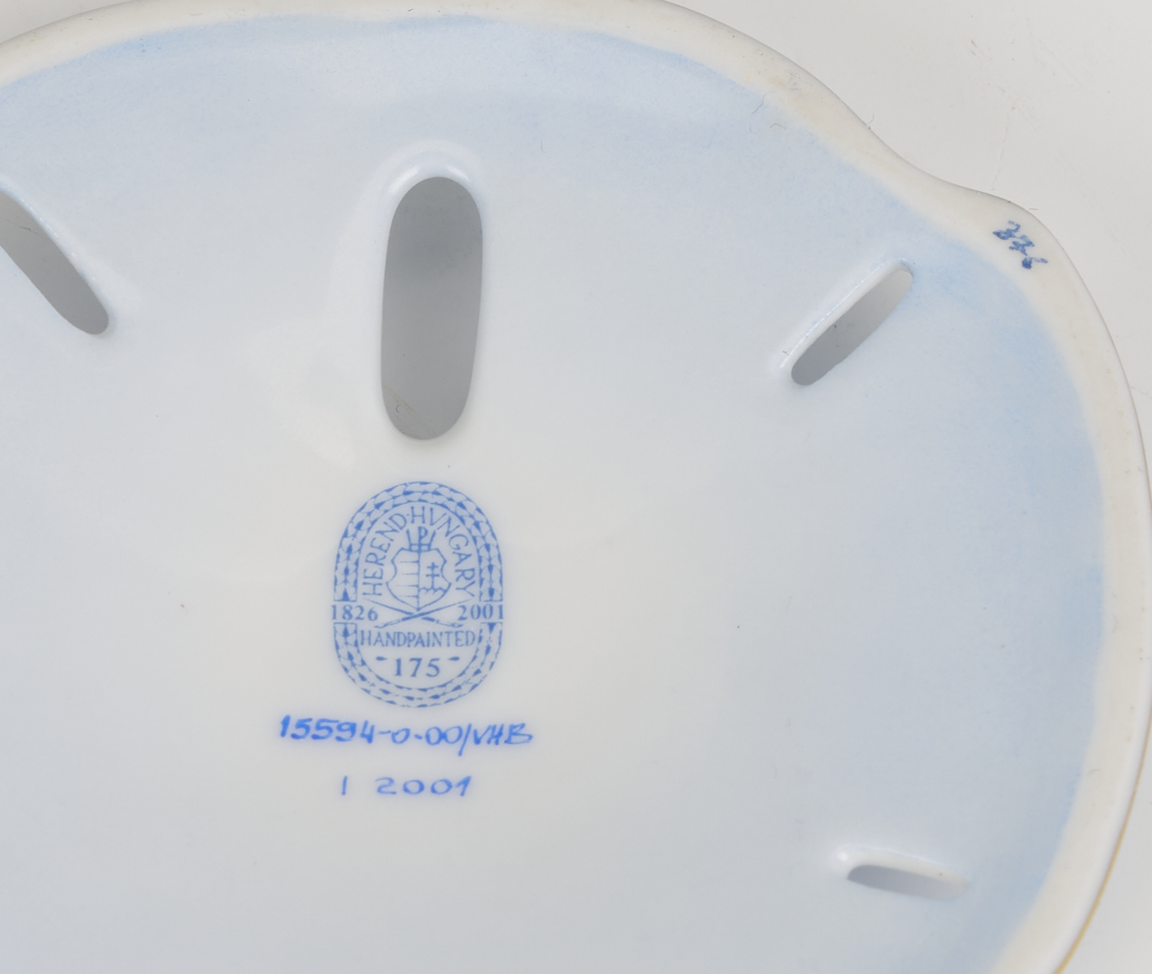 Lot 1073: 8 Porcelain & Hardstone Figures: Herend, Royal Doulton, Birds