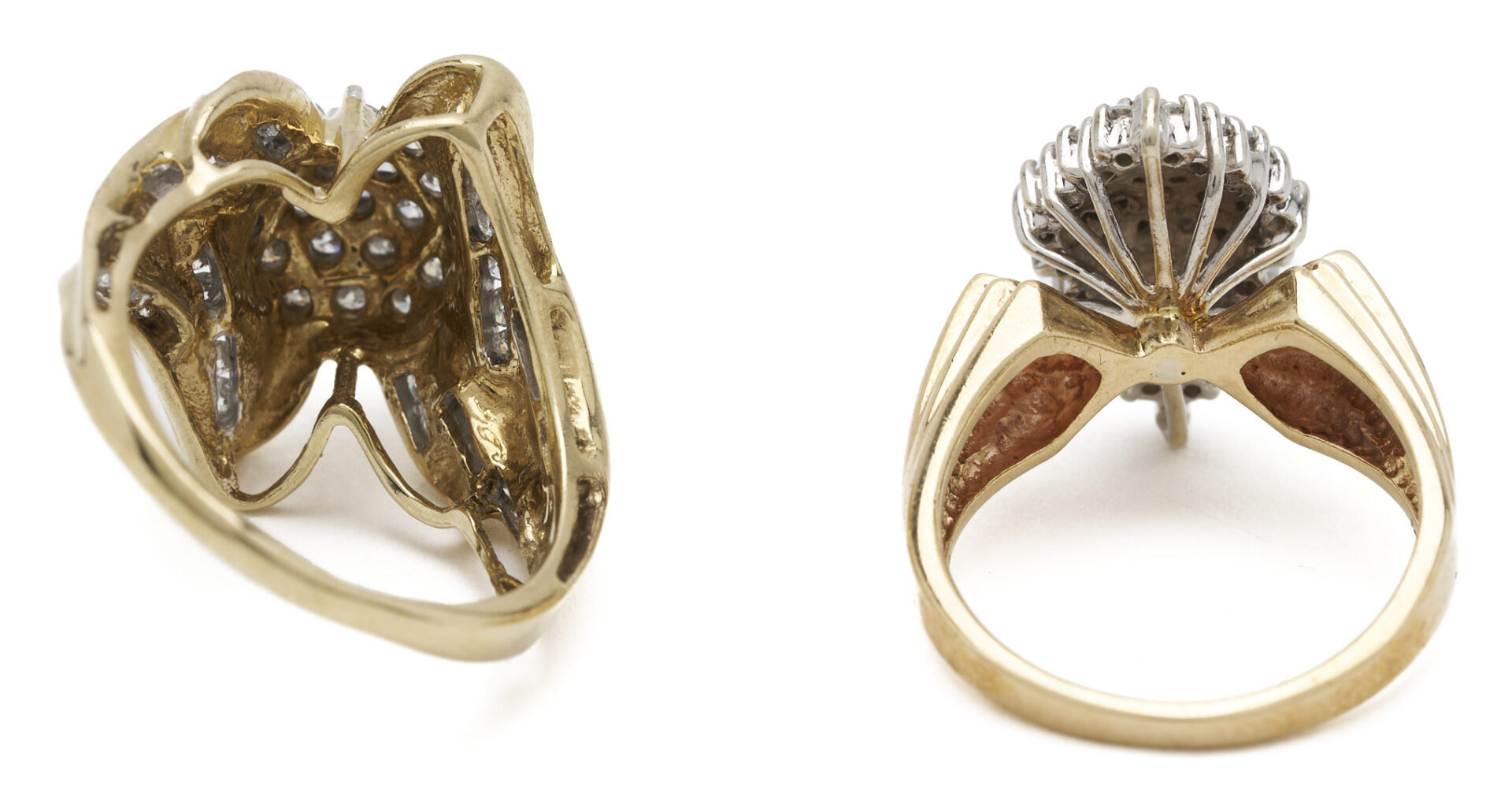 Lot 1133: 2 10K Gold & Diamond Cluster Rings