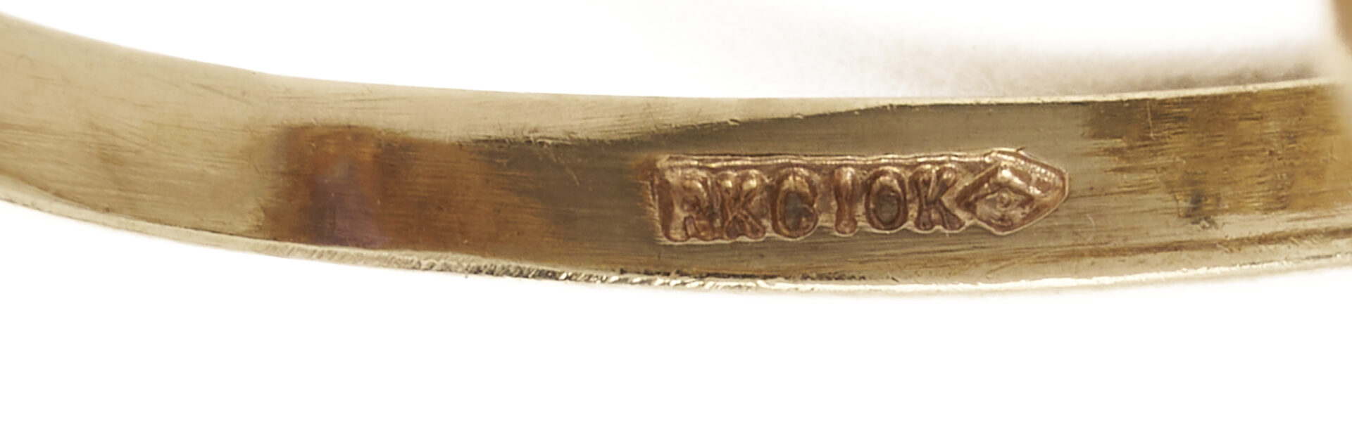 Lot 1143: 2 Ladies’ Gold Rings