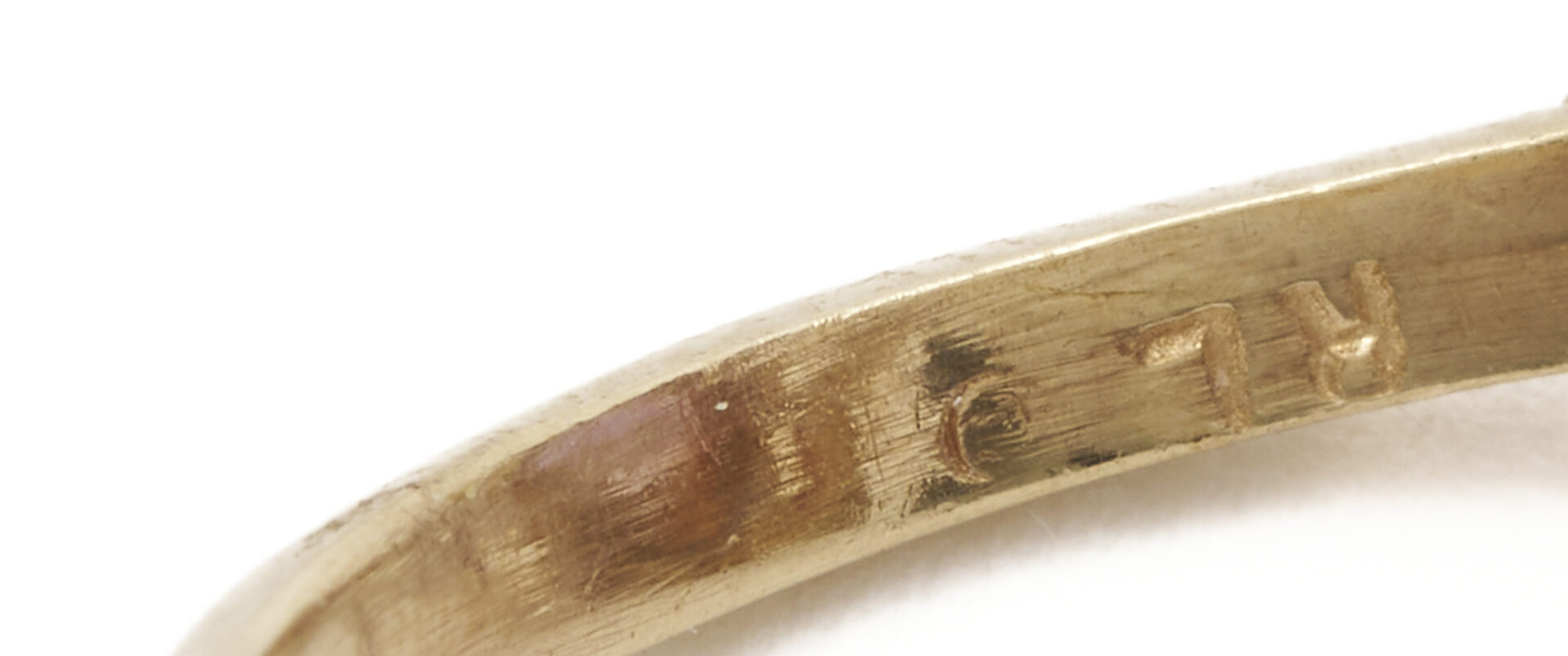 Lot 1143: 2 Ladies’ Gold Rings