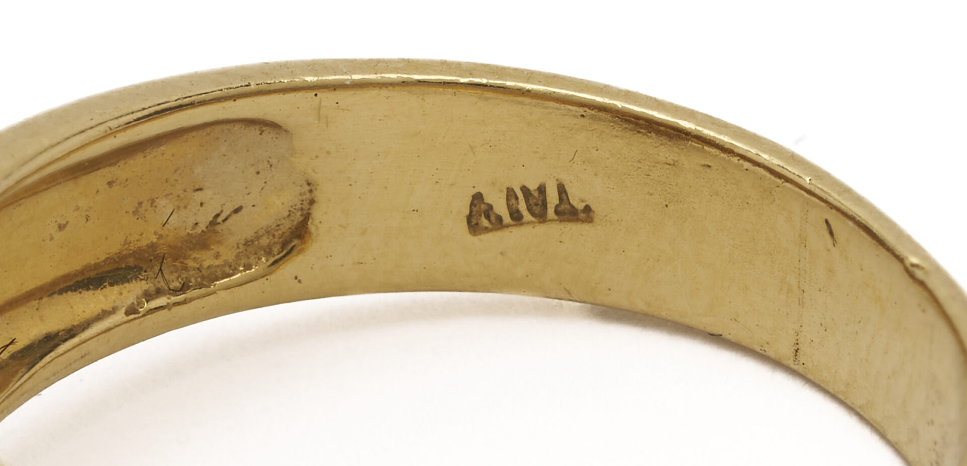 Lot 1152: 18K Gold & Enamel Gucci Belt Buckle Ring