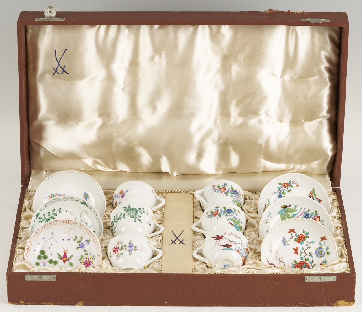 Lot 1153: 6 Meissen Demi Tea Cups & Saucers w/ Original Box