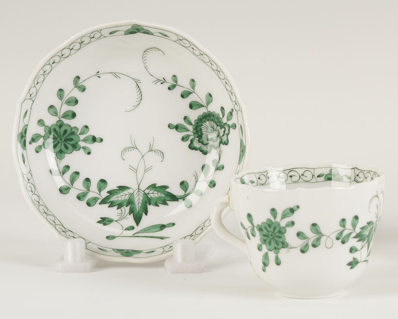 Lot 1153: 6 Meissen Demi Tea Cups & Saucers w/ Original Box