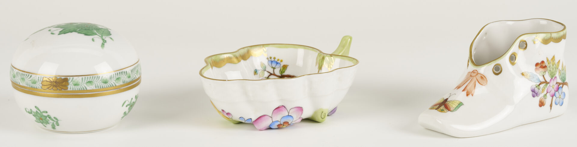 Lot 1155: 6 Herend Porcelain Table Items