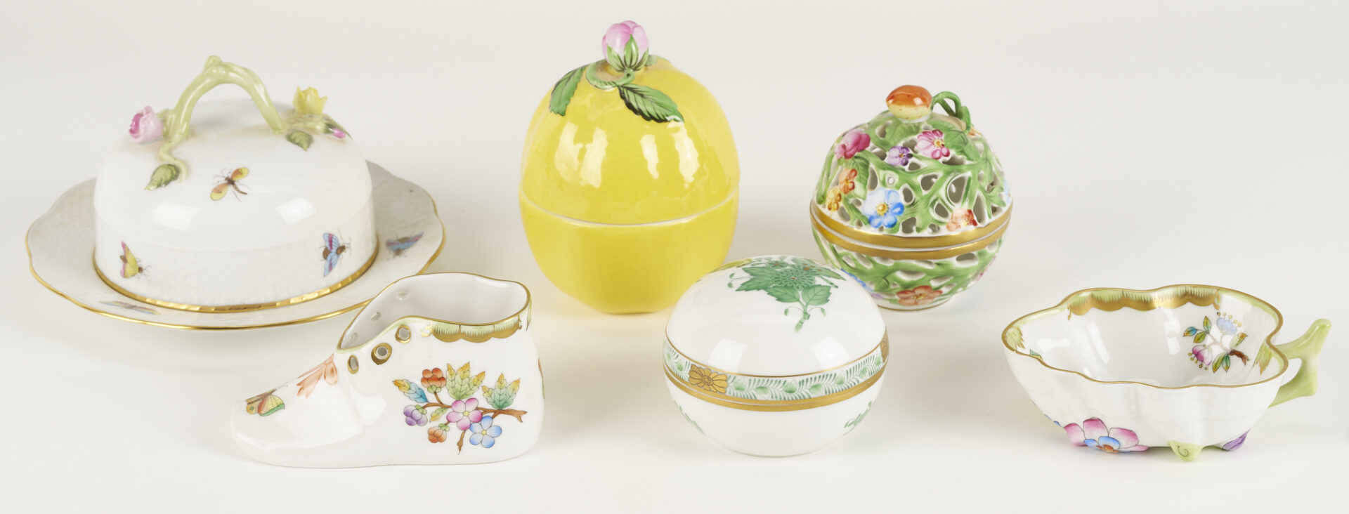 Lot 1155: 6 Herend Porcelain Table Items