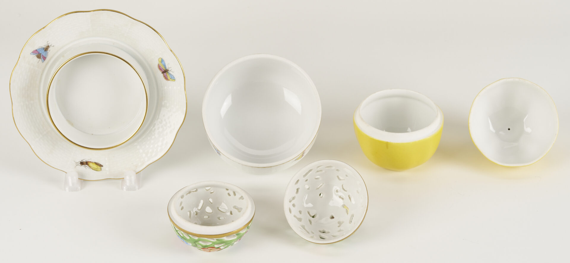Lot 1155: 6 Herend Porcelain Table Items