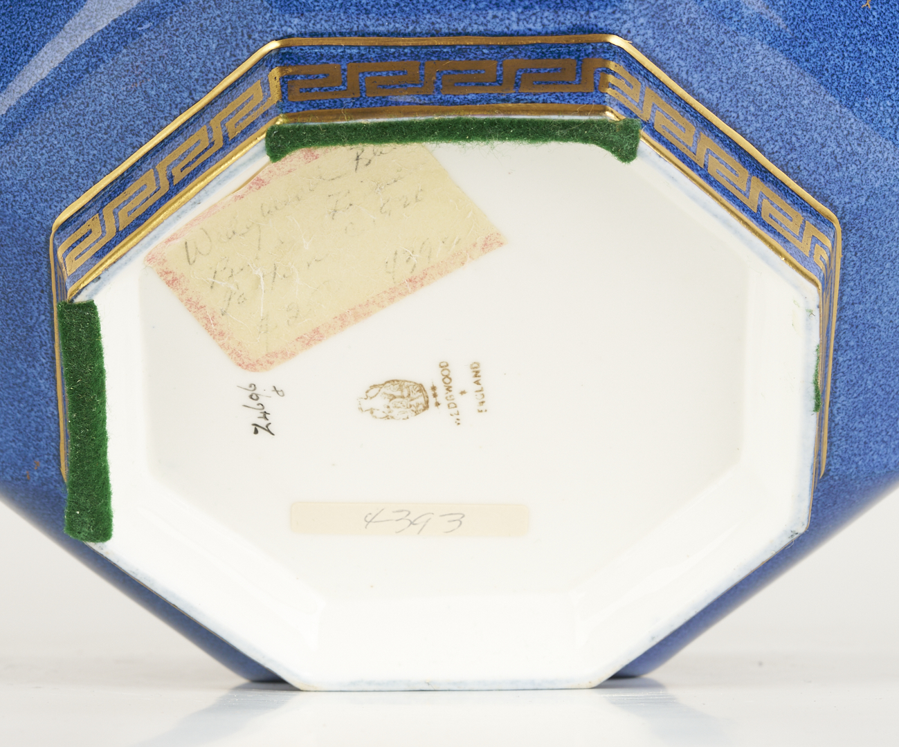 Lot 1159: Wedgwood Lustre Powder Blue Chinoiserie Octagon Bowl