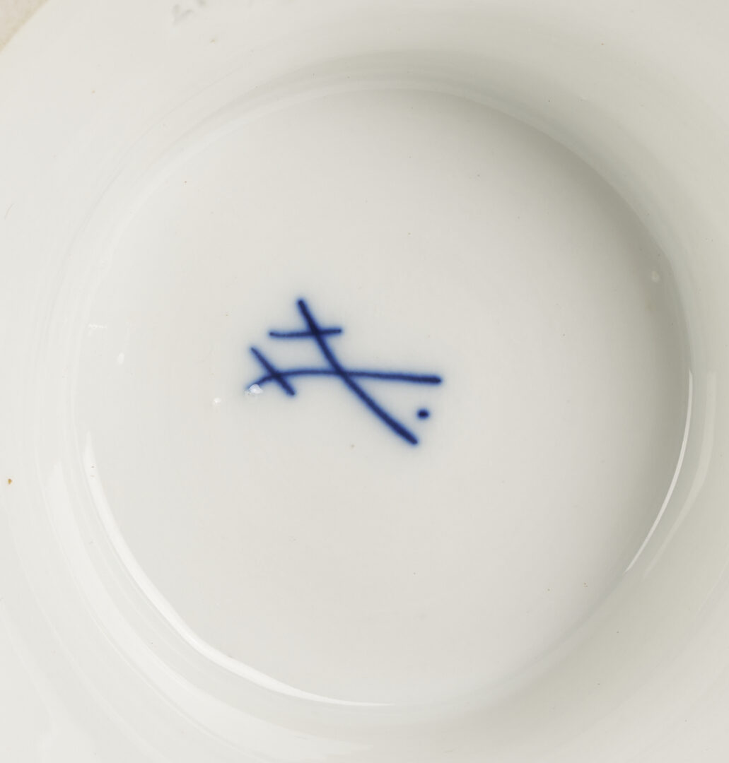 Lot 1160: 2 Meissen Porcelain Items, Coffee Pot & Bowl