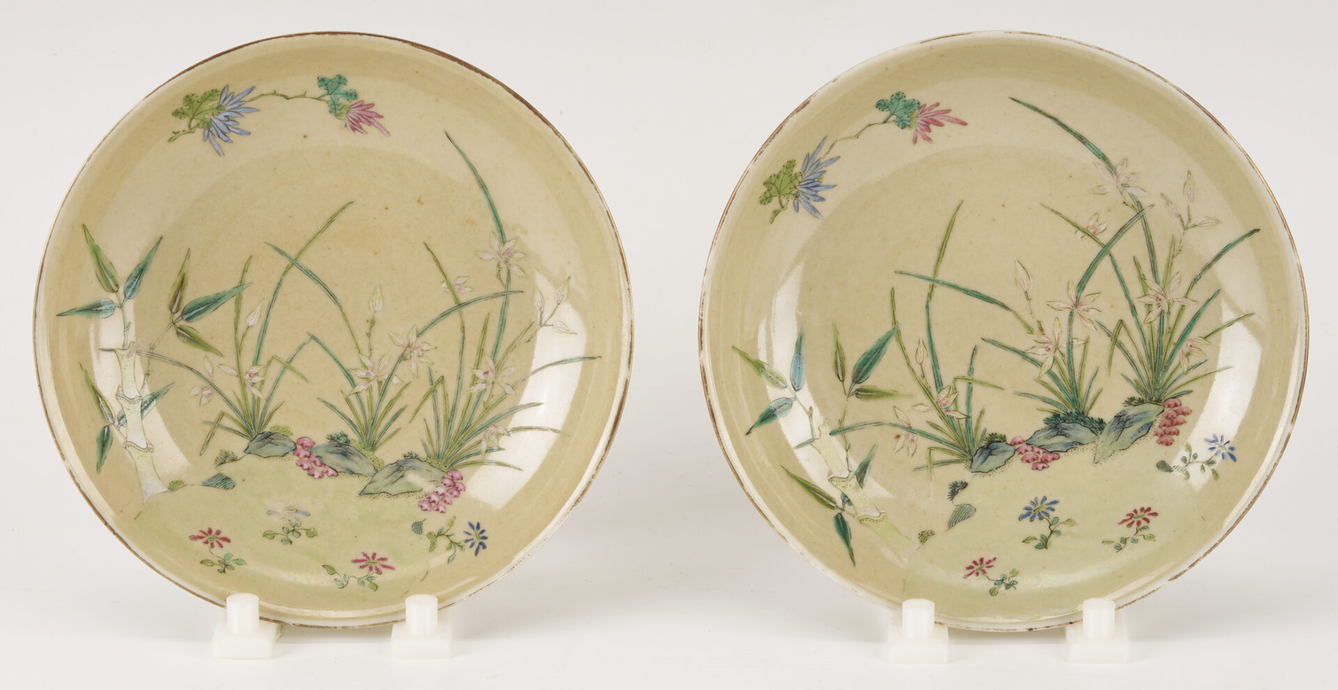 Lot 1163: Chinese Famille Rose Double Eared Vase and 4 Asian Porcelain Items