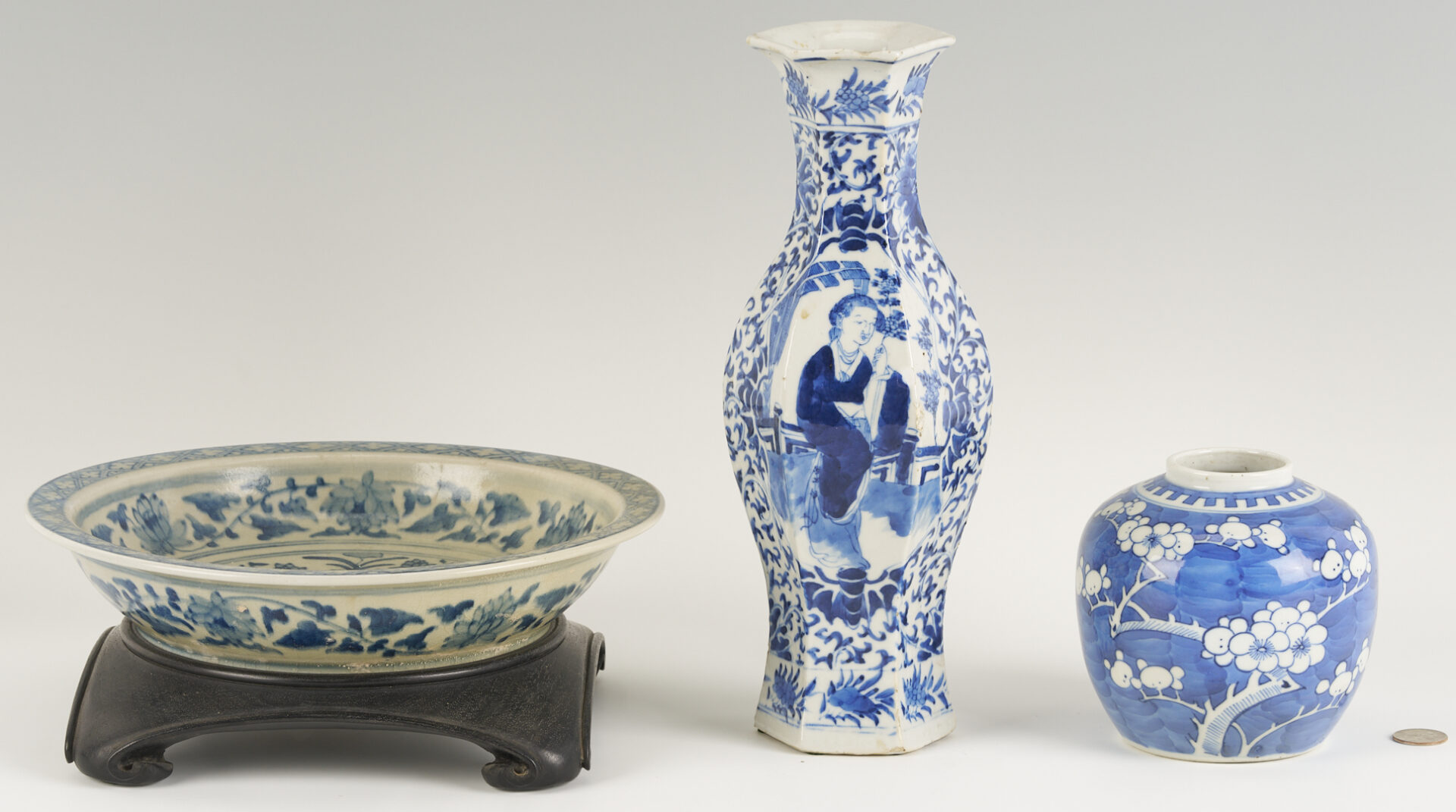 Lot 1165: 3 Chinese Blue & White Porcelain Items