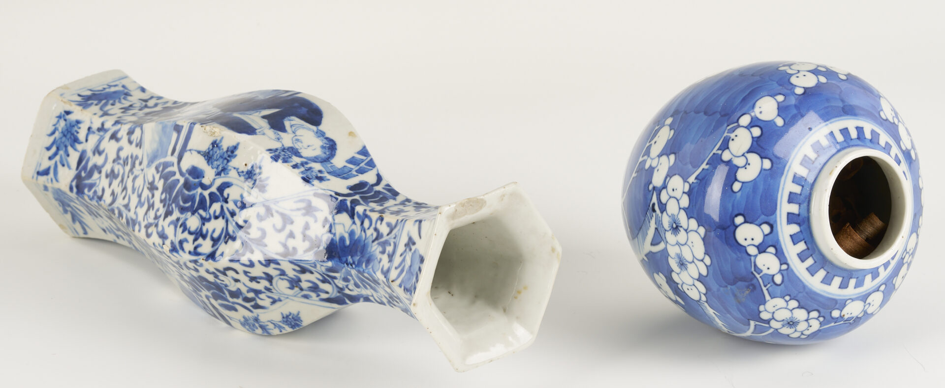 Lot 1165: 3 Chinese Blue & White Porcelain Items