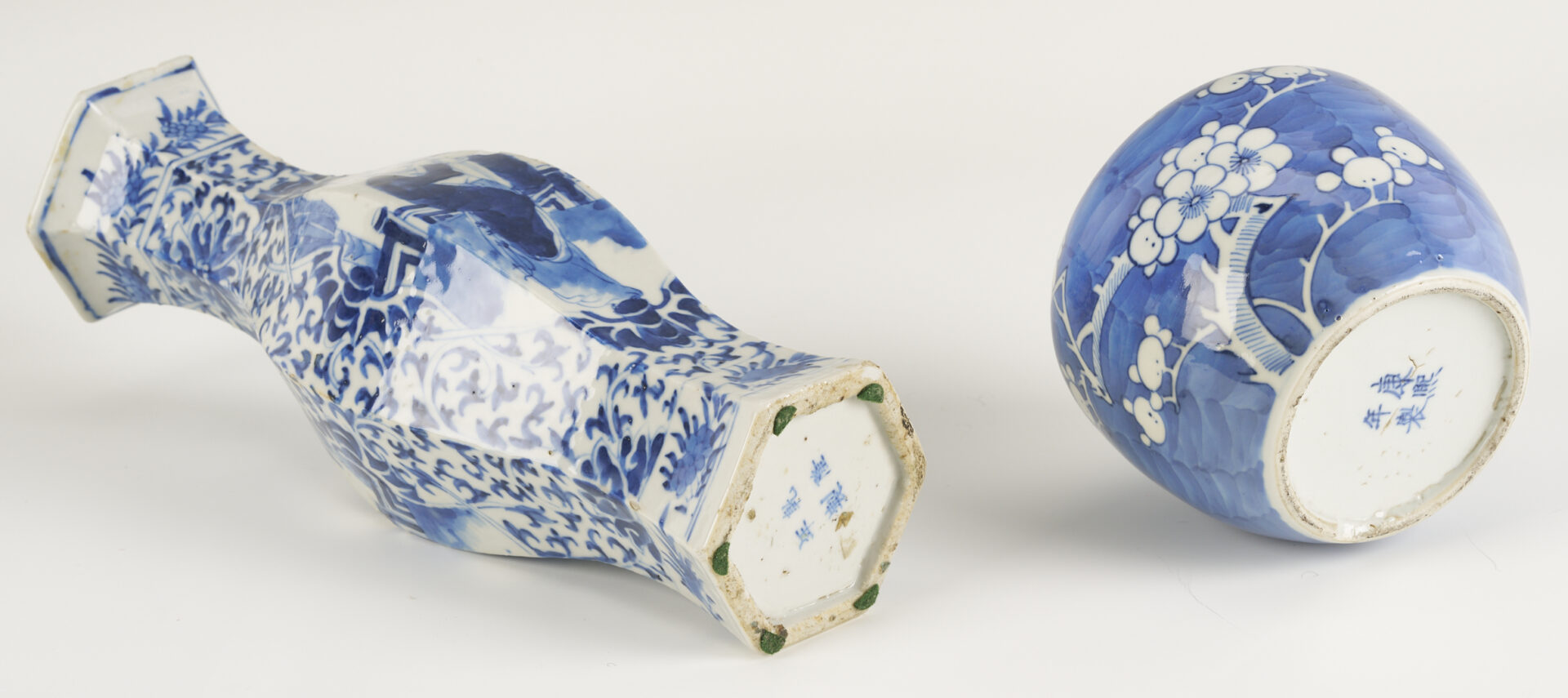Lot 1165: 3 Chinese Blue & White Porcelain Items