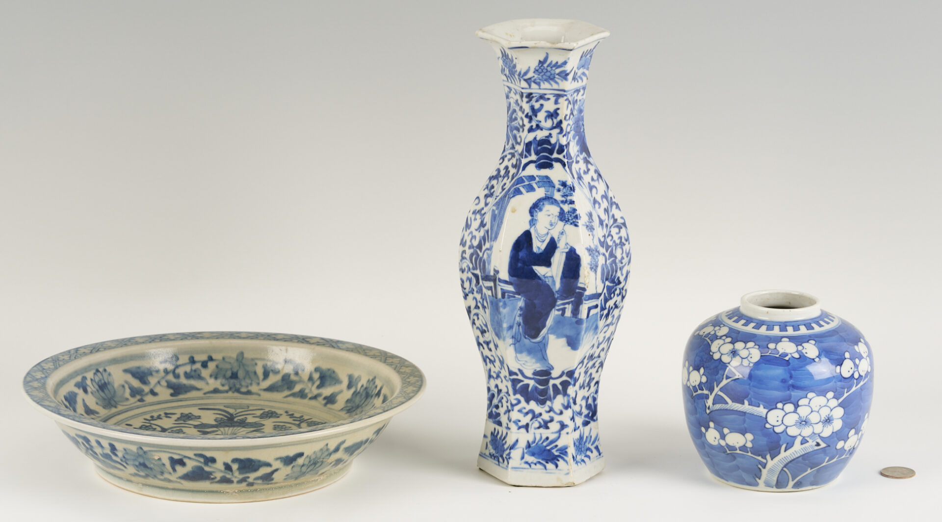 Lot 1165: 3 Chinese Blue & White Porcelain Items