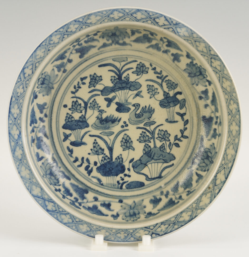 Lot 1165: 3 Chinese Blue & White Porcelain Items