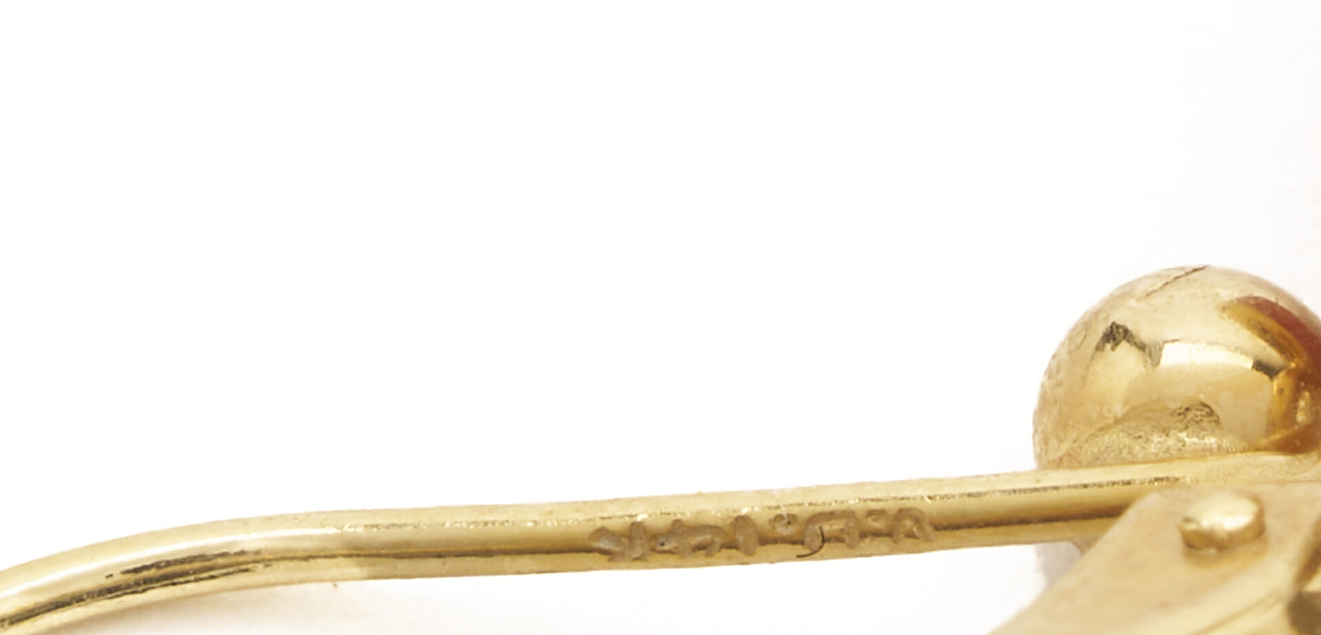 Lot 1221: 4 Matching Pieces – 14K Gold & Gemstone Bracelet, Pendant, & Earrings