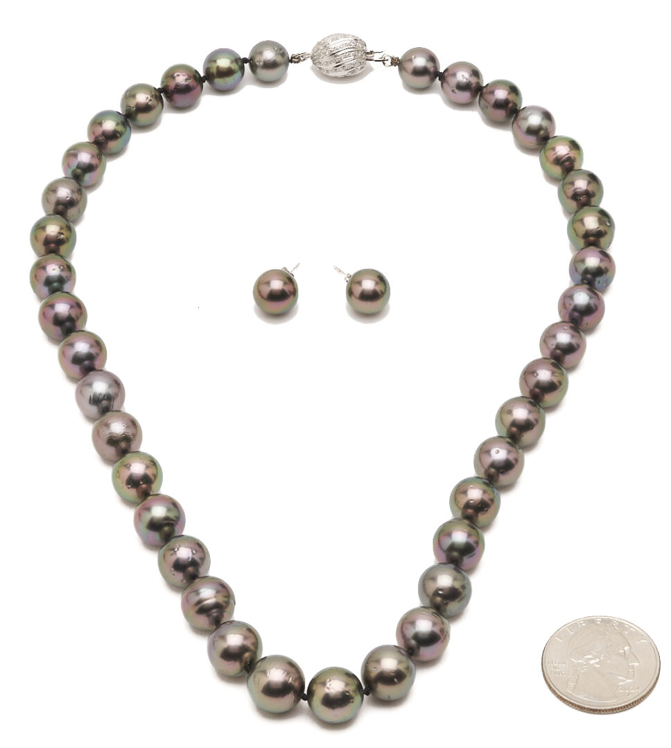 Lot 1251: Tahitian Pearl Necklace & Earrings