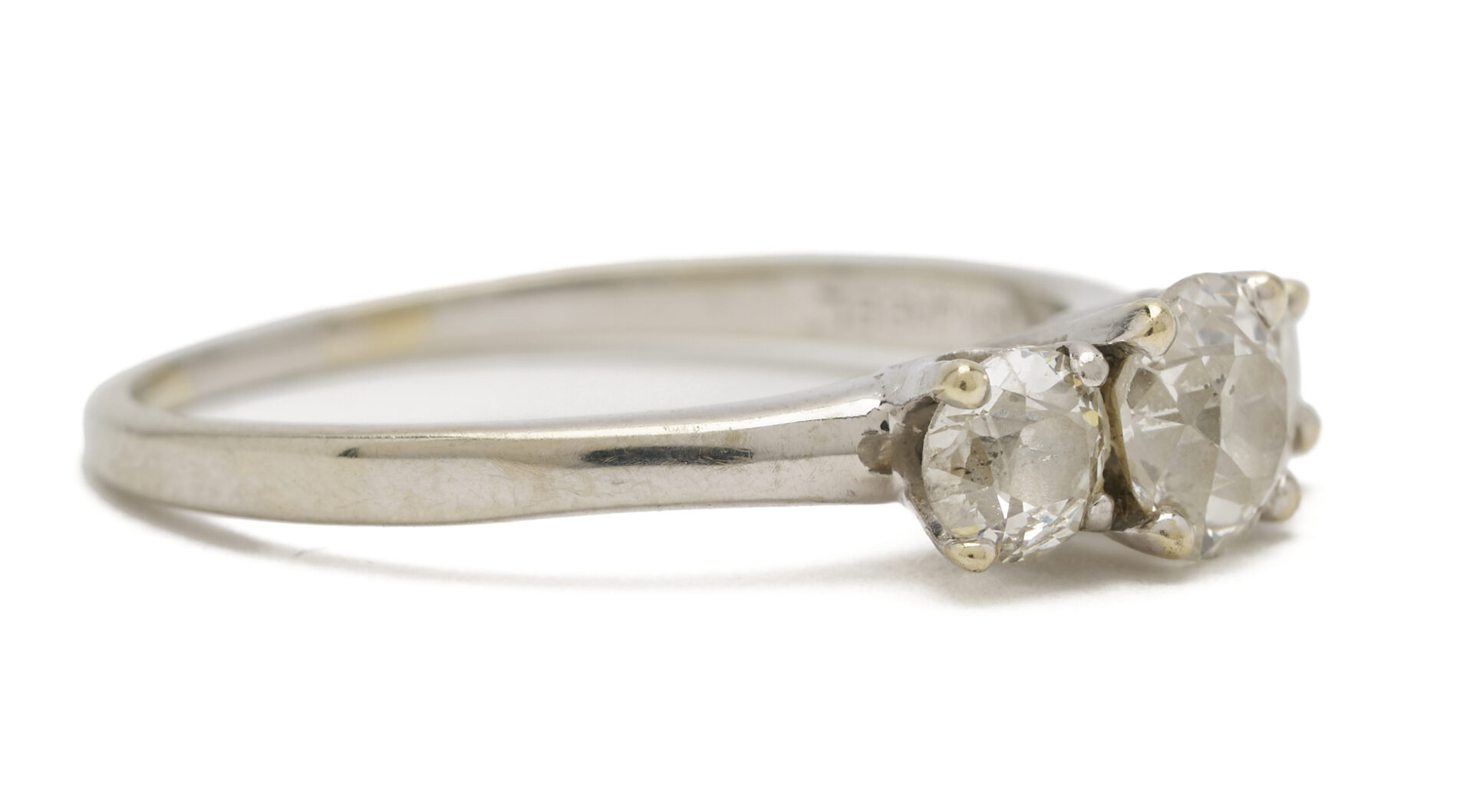 Lot 1260: 18K White Gold Diamond Jabel Ring