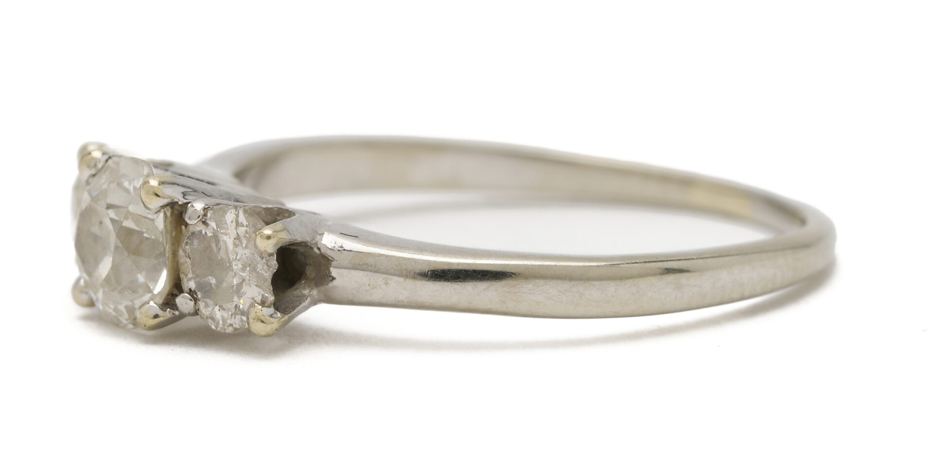 Lot 1260: 18K White Gold Diamond Jabel Ring