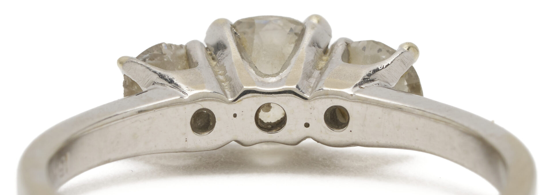 Lot 1260: 18K White Gold Diamond Jabel Ring