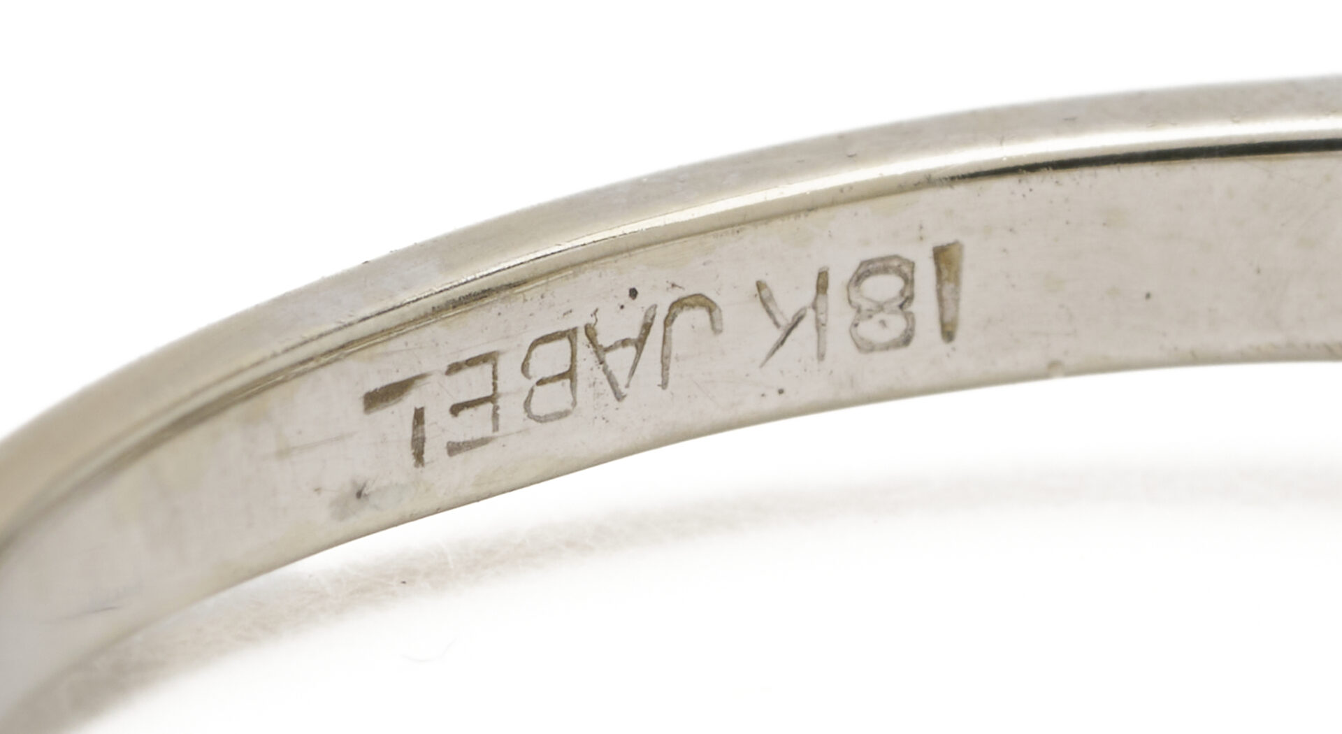 Lot 1260: 18K White Gold Diamond Jabel Ring