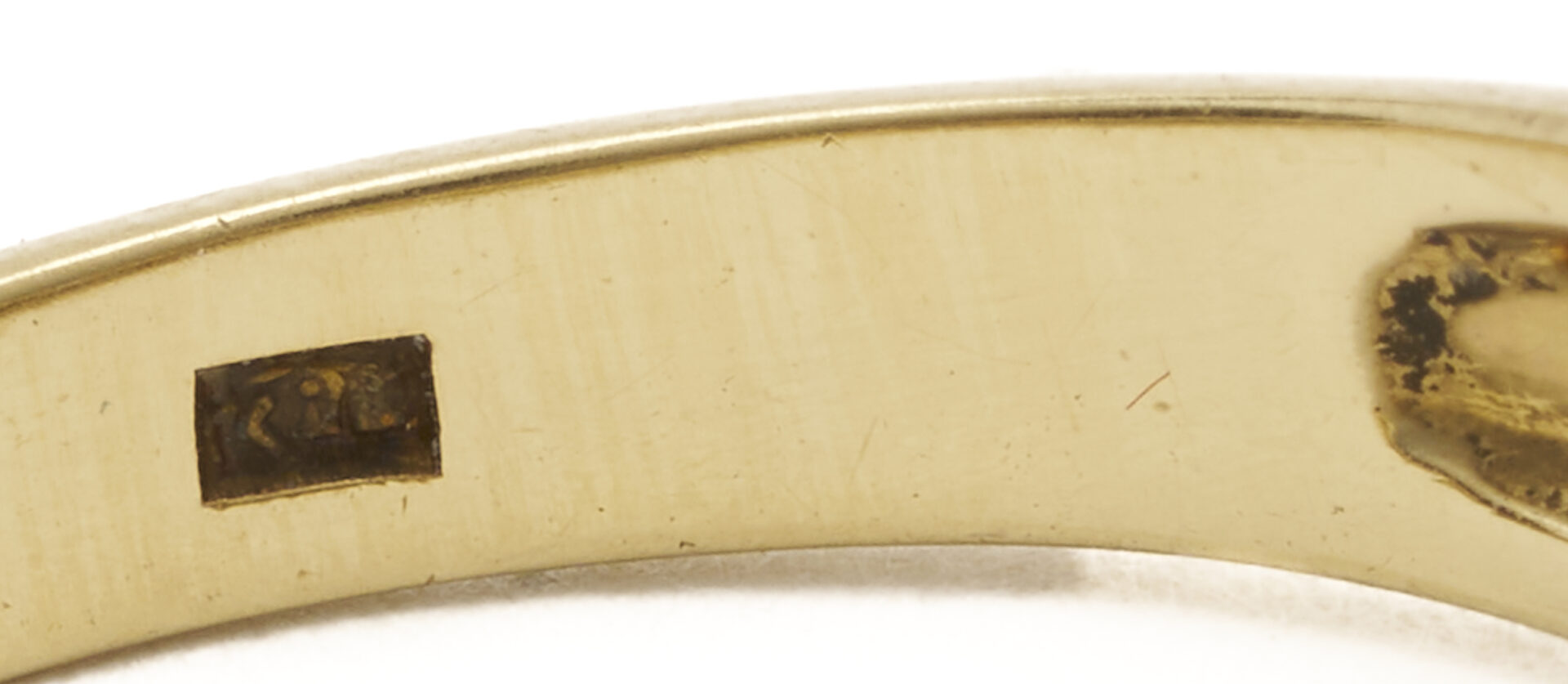 Lot 1269: 14K Gold & Diamond Ring (row of diamonds)
