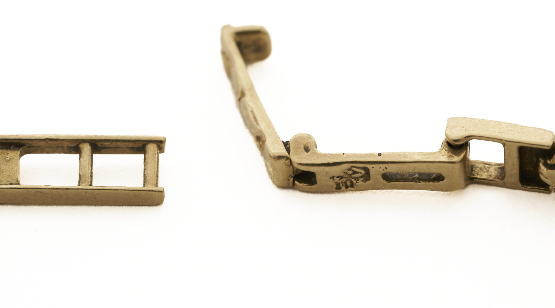 Lot 1270: 2 Ladies’ 10K Gold Bracelets