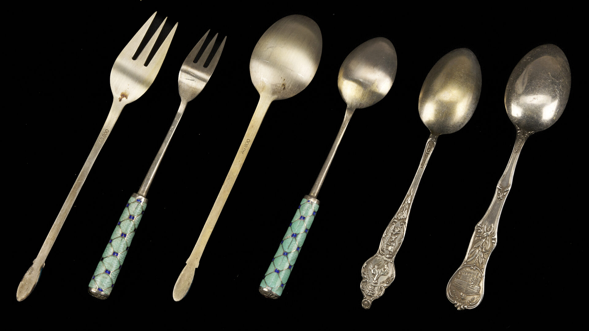 Lot 1299: 44 Novelty and Enameled Silver Items incl. Chinese