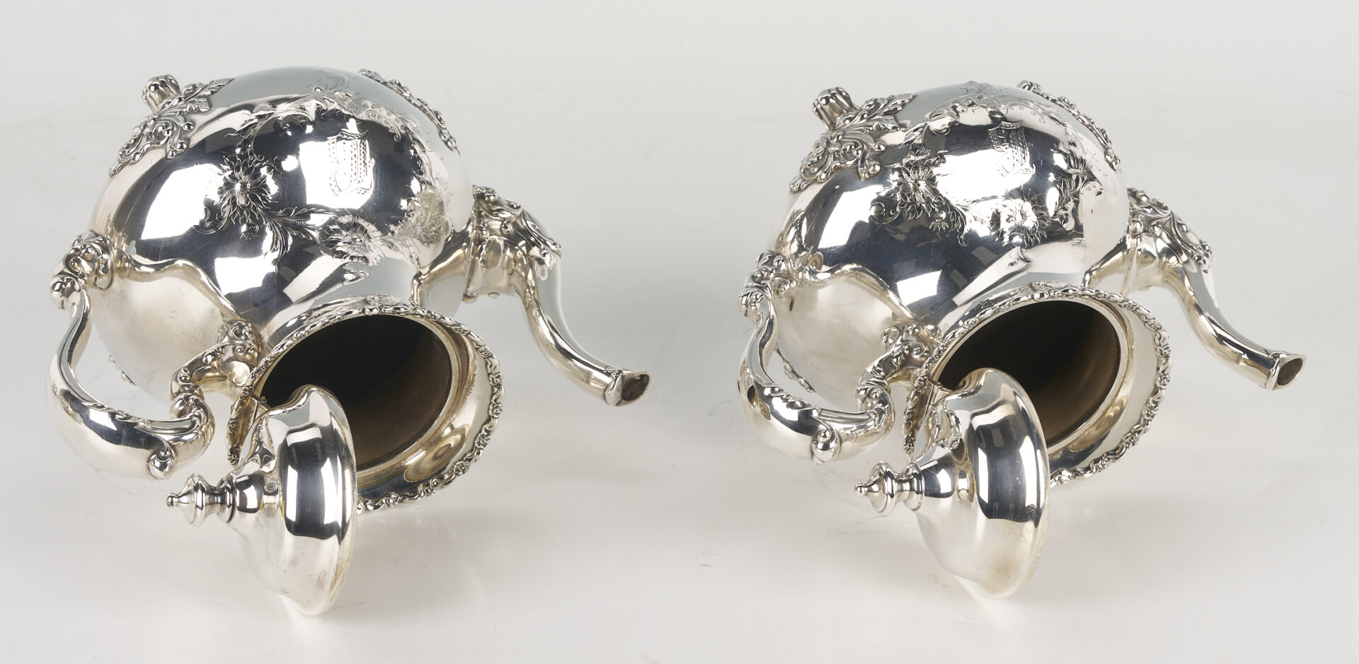 Lot 1313: 5 Piece Pairpoint Silverplated Tea Service Plus Alpadur Silverplate Mirror