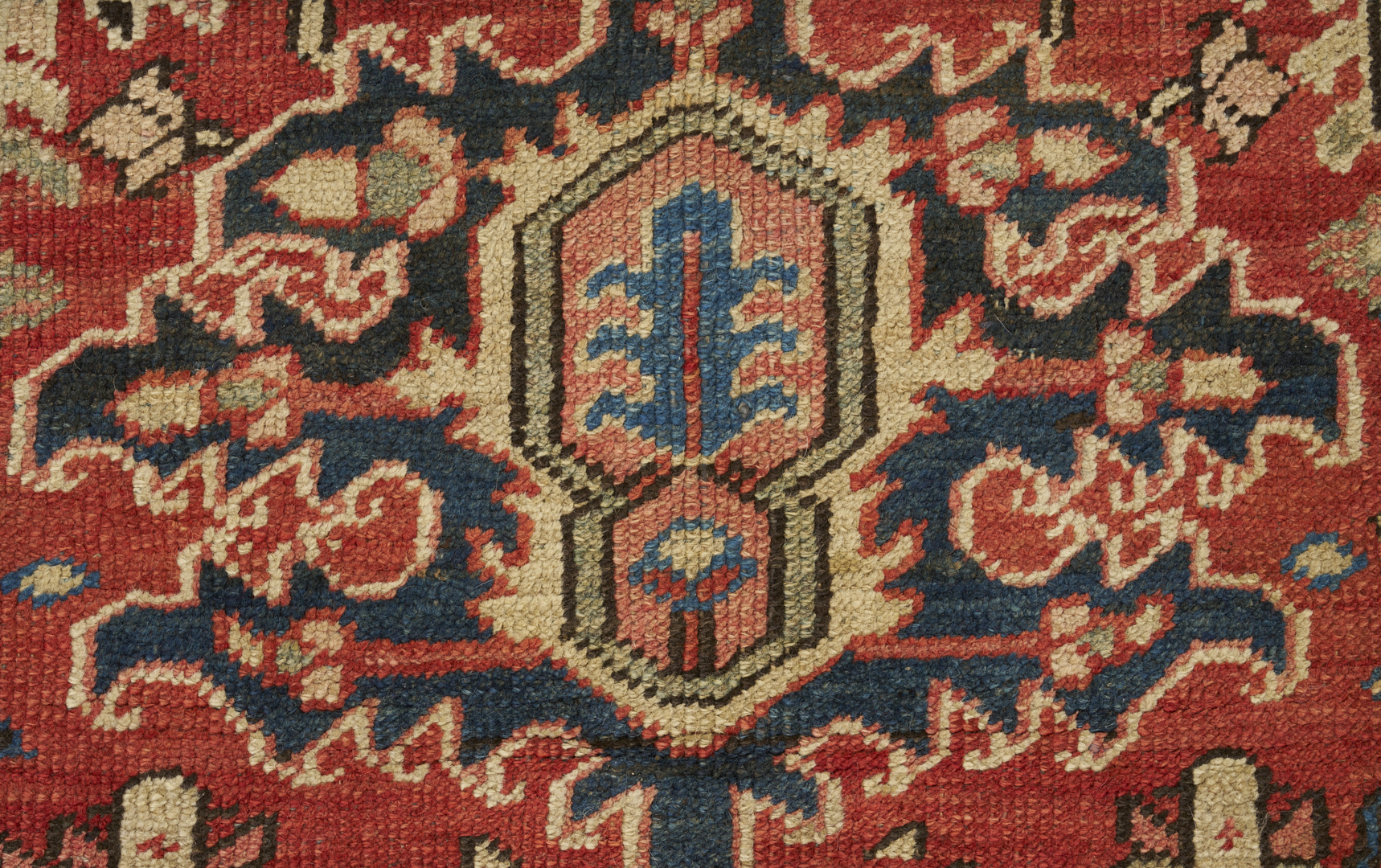 Lot 256: Persian Heriz Rug, 8 x 10