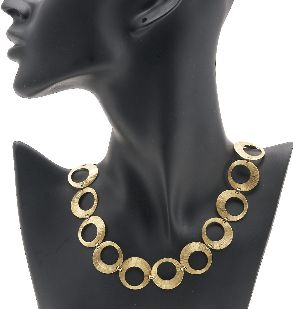 Lot 322: 14K Italian Gold Circle Necklace
