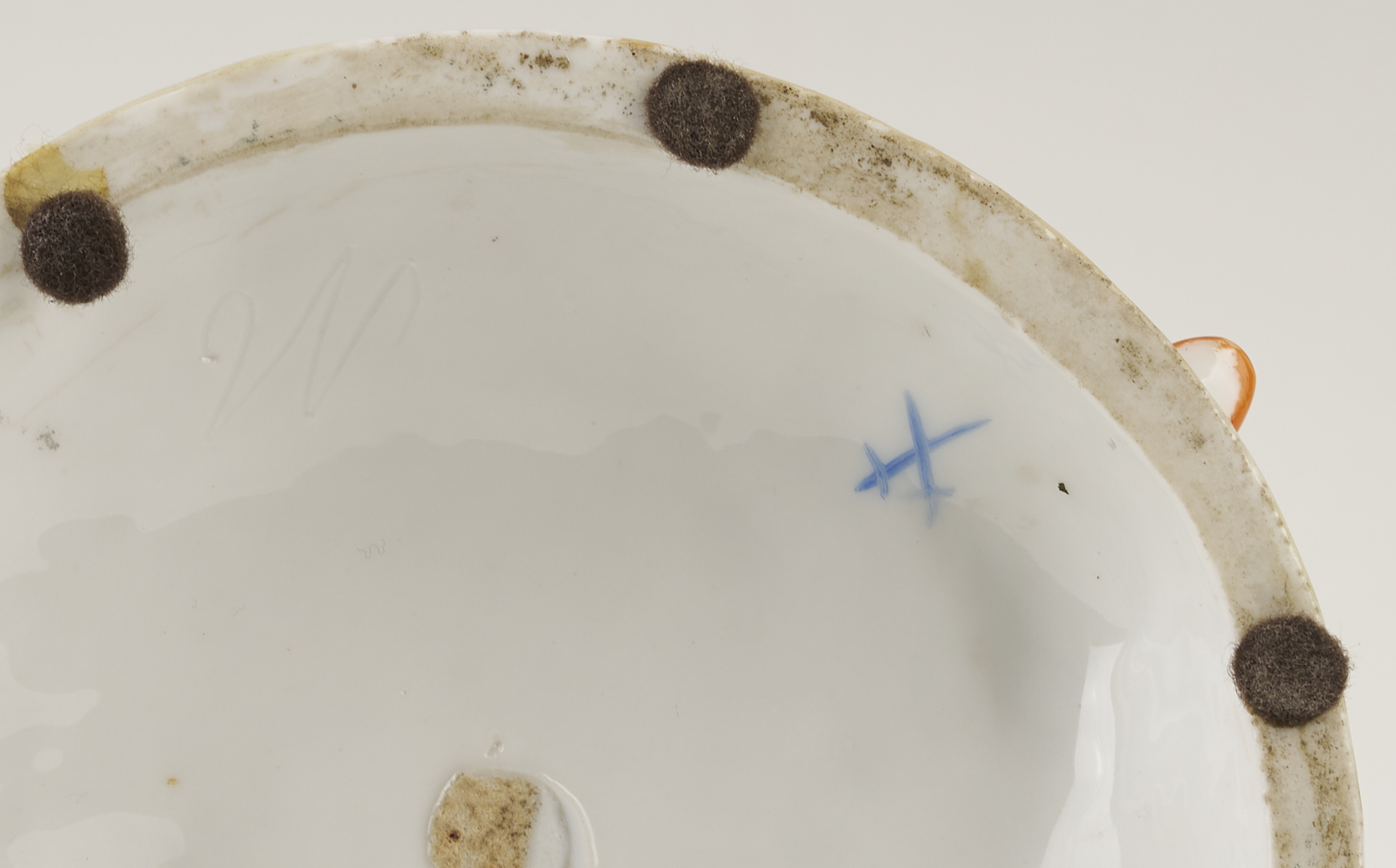 Lot 354: Pr. Large Meissen Standing Figures, Gardener & Lady