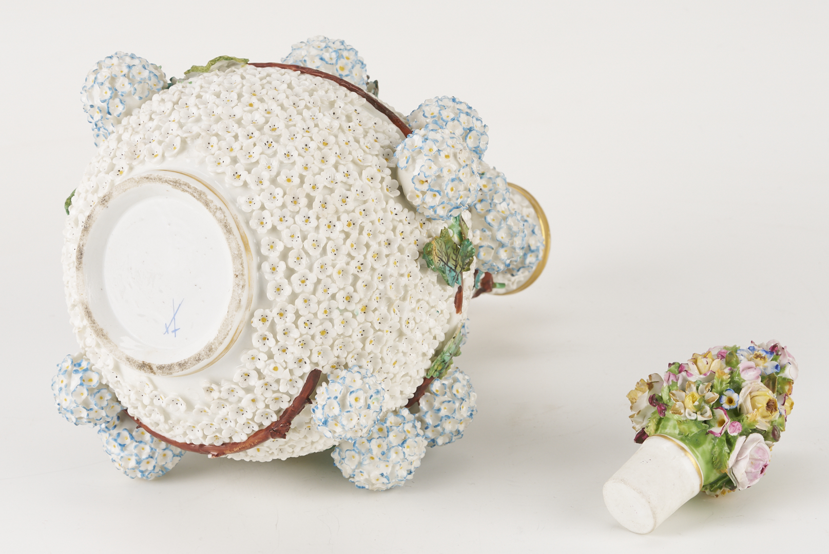 Lot 355: Pr. Meissen or Meissen Style Schneeballen Bottle Vases