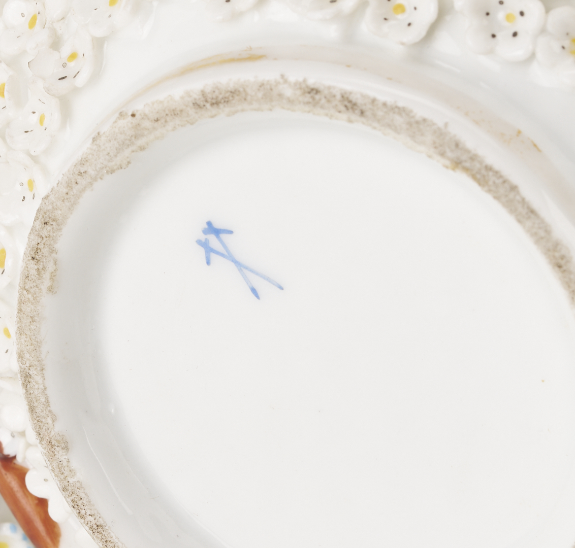 Lot 355: Pr. Meissen or Meissen Style Schneeballen Bottle Vases