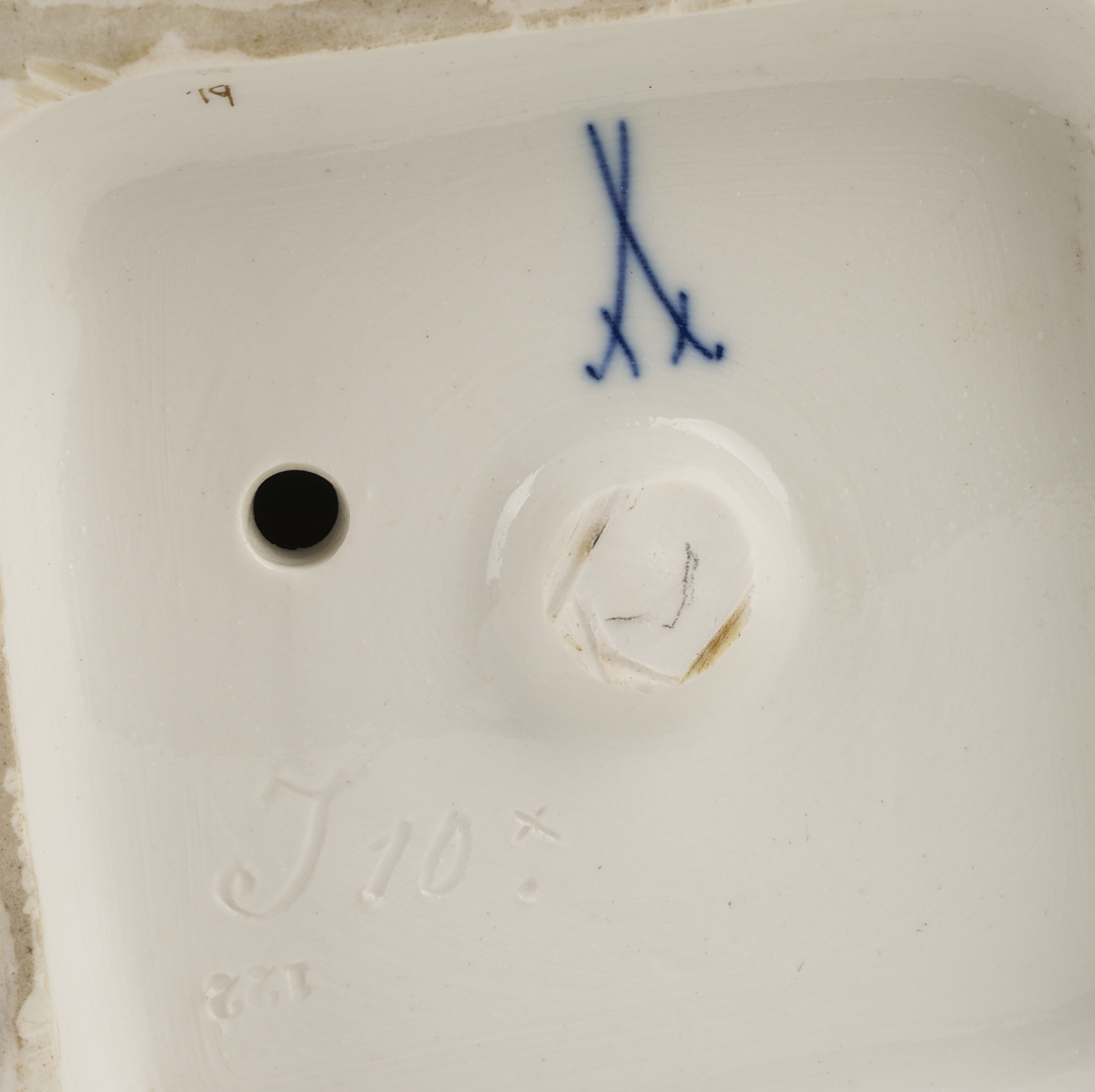 Lot 356: Meissen Porcelain Figurine, Eros and Psyche, plus Lamp