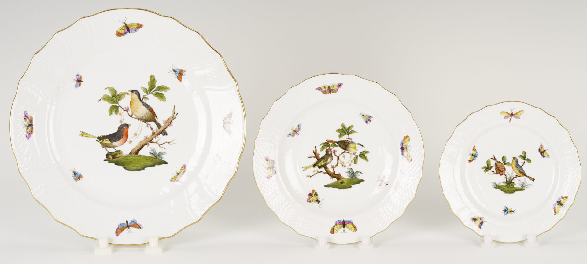 Lot 361: Herend Rothschild Bird Porcelain Dinnerware Service, 69 Pcs.